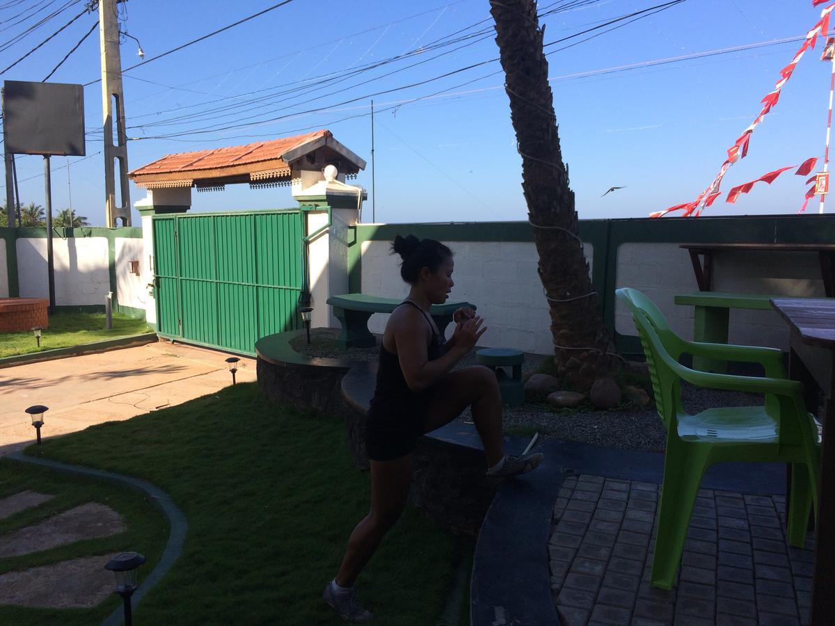 Explore Hostels Negombo Kochchikade Exterior foto