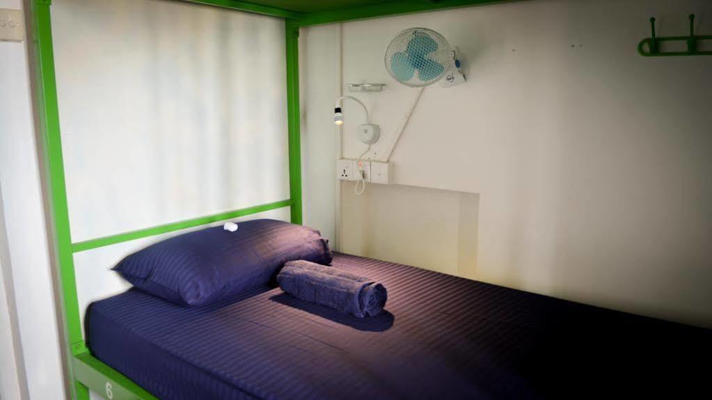 Explore Hostels Negombo Kochchikade Exterior foto