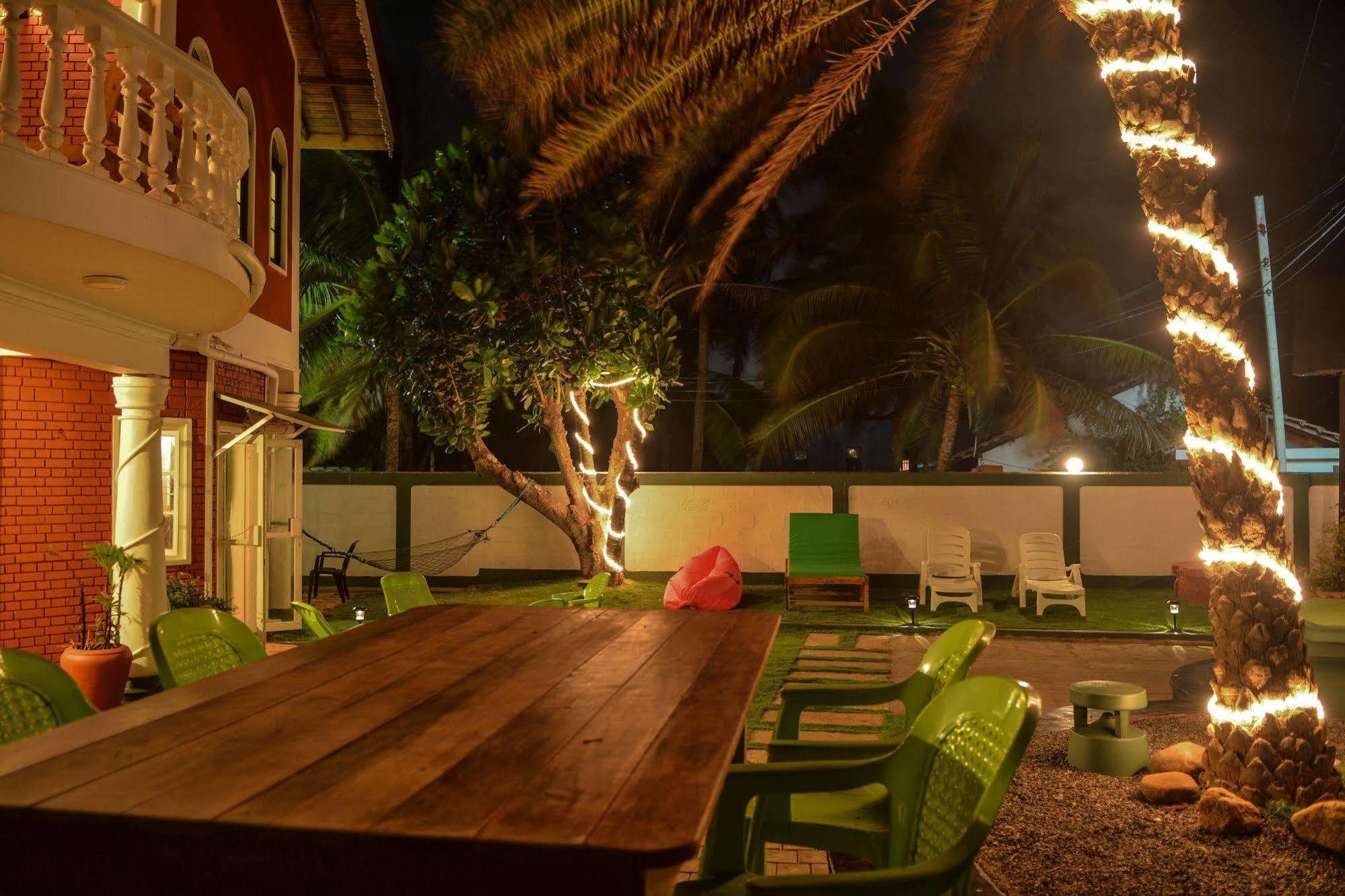 Explore Hostels Negombo Kochchikade Exterior foto