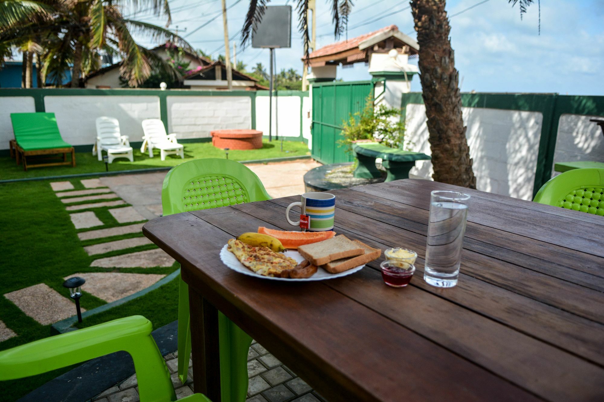 Explore Hostels Negombo Kochchikade Exterior foto